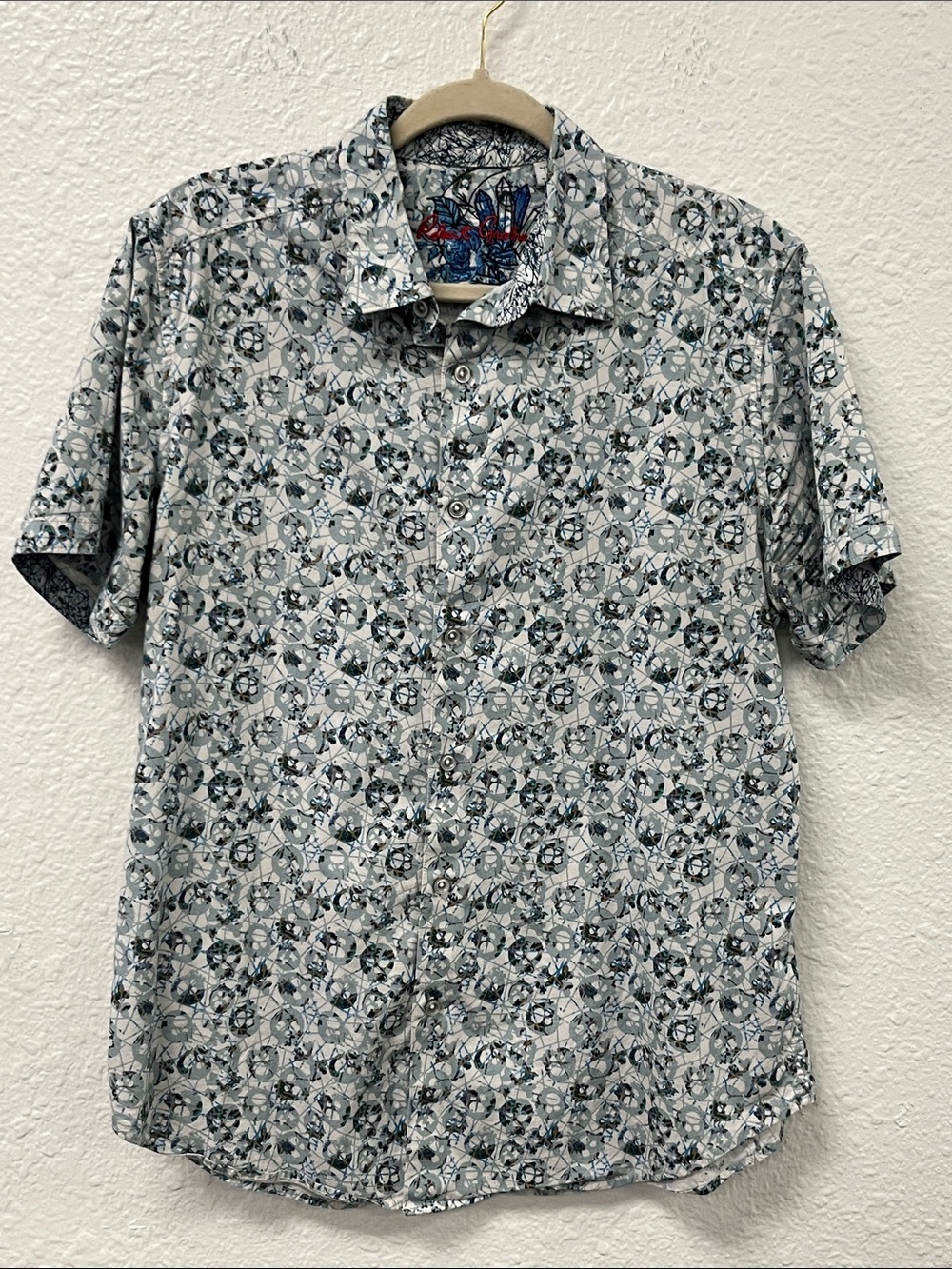 Robert Graham Blue and White Skull Print Men's SS Button Down Shirt
#1289